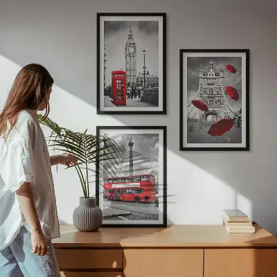 Set de tablouri pentru dormitor cu cabină telefonică, umbrelă roșie și autobuz londonez