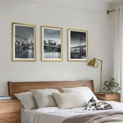 Set de tablouri decorative cu poduri și arhitectură urbană în nuanțe de gri