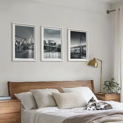 Set de tablouri decorative cu poduri și arhitectură urbană în nuanțe de gri