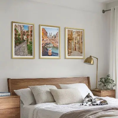 Set de tablouri pentru dormitor cu ilustrația Străzile fermecătoare ale fântânii
