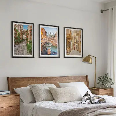 Set de tablouri pentru dormitor cu ilustrația Străzile fermecătoare ale fântânii