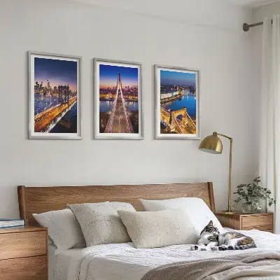 Set tablouri decorative orașe noaptea cu punți peste râuri