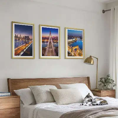 Set tablouri decorative orașe noaptea cu punți peste râuri