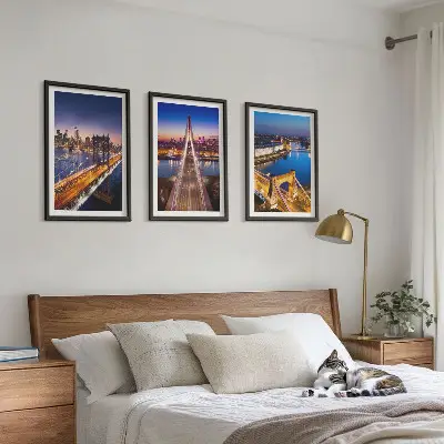 Set tablouri decorative orașe noaptea cu punți peste râuri