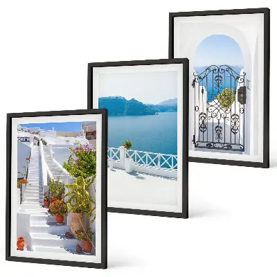 Set de tablouri decorative cu scări albe și plante la poarta mare