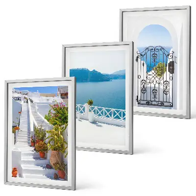 Set de tablouri decorative cu scări albe și plante la poarta mare