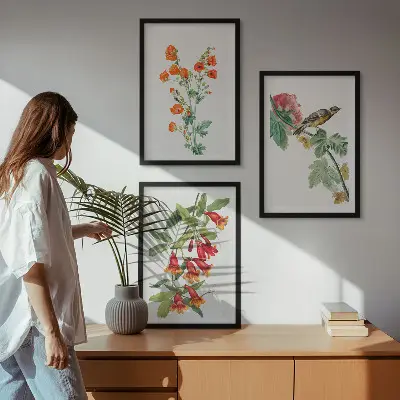 Set de tablouri decorative cu flori pictate și o pasăre