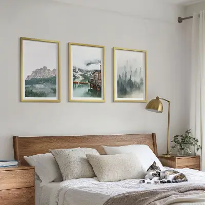 Set tablouri pentru dormitor cu peisaj de munți, lac, cabană și ceață