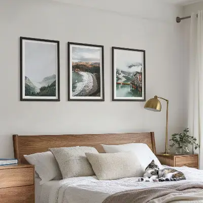Set de tablouri pentru dormitor cu peisaj de munți, plajă, nori și apă