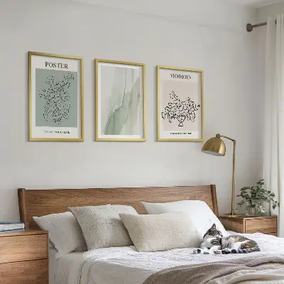 Set tablouri decorative cu model flori într-o vază modernă