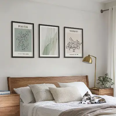 Set tablouri decorative cu model flori într-o vază modernă