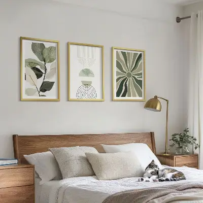 Set de tablouri decorative cu motive vegetale și geometrice pe fundal de verdeață