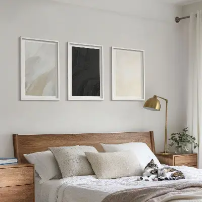 Set tablouri decorative cu structuri care nuanțează minimalismul