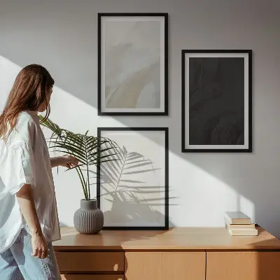 Set tablouri decorative cu structuri care nuanțează minimalismul