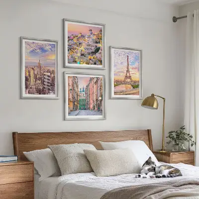 Compoziție de tablouri pentru perete cu peisaje urbane din New York, Paris, Oia și Varșovia la amurg