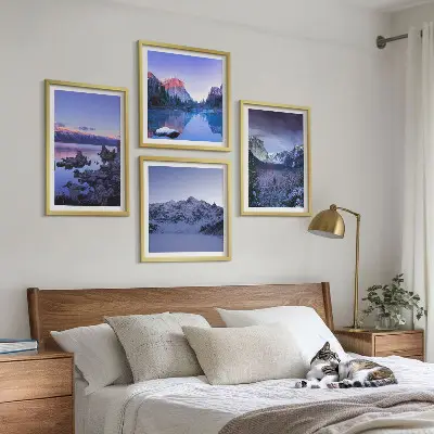 Compoziție de tablouri pentru perete cu peisaje montane la apus de soare peste apă