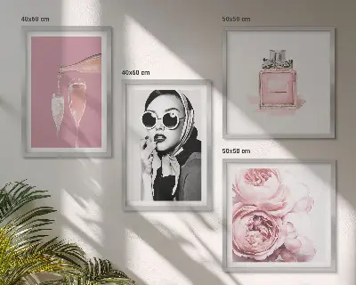 Compoziție de tablouri pentru perete cu accesorii elegante în nuanțe de roz