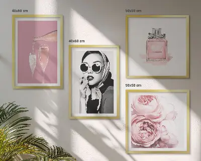 Compoziție de tablouri pentru perete cu accesorii elegante în nuanțe de roz