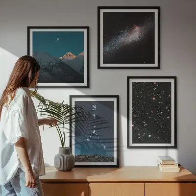 Compoziție de tablouri pentru perete cu reprezentarea constelației Racului în spațiul cosmic
