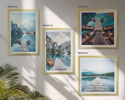 Compoziție de tablouri cu bărci pe debarcader din lemn pe lac