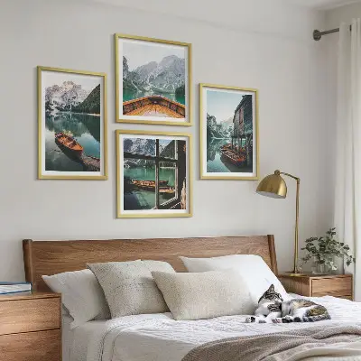 Set tablouri gata de agățat peisaj cu casă pe malul lacului de munte