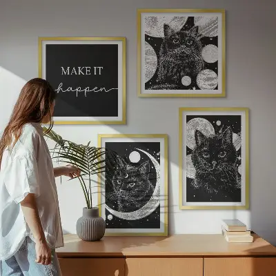 Compoziție de tablouri pentru perete cu grafica Planeta Lună a Pisicilor Negre