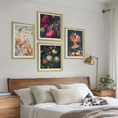Compoziție de tablouri pentru perete cu portrete florale, buchete și frunze