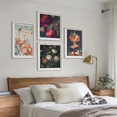 Compoziție de tablouri pentru perete cu portrete florale, buchete și frunze