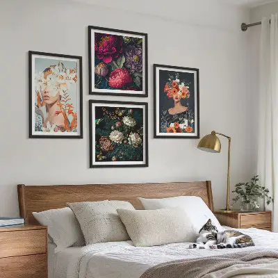 Compoziție de tablouri pentru perete cu portrete florale, buchete și frunze