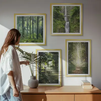 Compoziție de tablouri pentru perete cu raze de lumină în pădurea verde