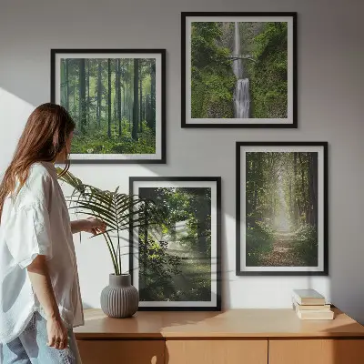 Compoziție de tablouri pentru perete cu raze de lumină în pădurea verde