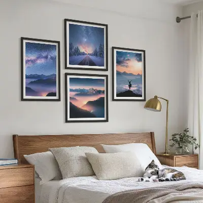 Set de tablouri gata de agățat cu cer nocturn și cerb în munți învăluiți în ceață