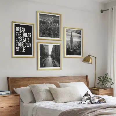Compoziție de tablouri pentru perete cu inspirație din străzile orașului în alb și negru