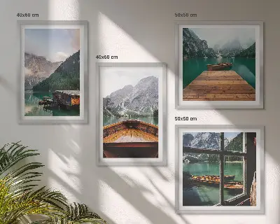 Compoziție de tablouri pentru perete cu peisaje montane, cabane și bărci