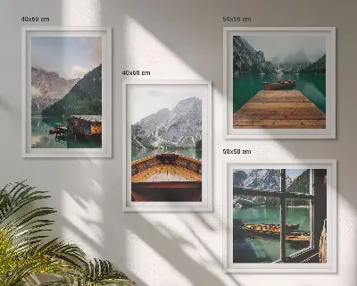 Compoziție de tablouri pentru perete cu peisaje montane, cabane și bărci