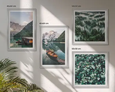 Set tablouri gata de agățat cu peisaj montan cu lac ceață și barcă