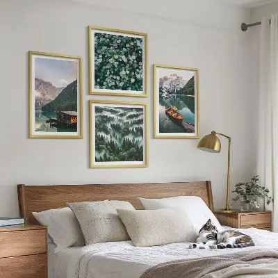 Set tablouri gata de agățat cu peisaj montan cu lac ceață și barcă