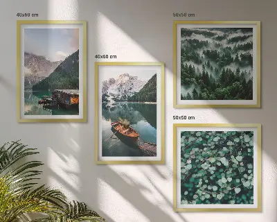 Set tablouri gata de agățat cu peisaj montan cu lac ceață și barcă