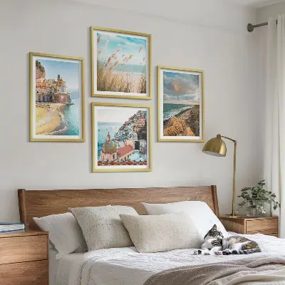 Compoziție de tablouri pentru perete cu peisaje de plajă, oraș și stânci