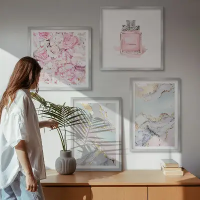 Compoziție de tablouri pentru perete cu model de flori roz în nuanțe pastel de marmură