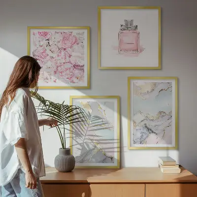 Compoziție de tablouri pentru perete cu model de flori roz în nuanțe pastel de marmură