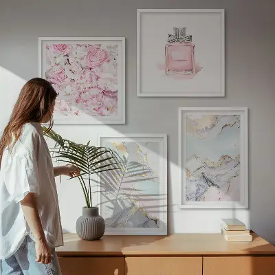 Compoziție de tablouri pentru perete cu model de flori roz în nuanțe pastel de marmură