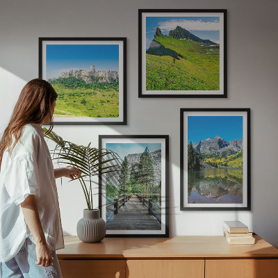 Compoziție de tablouri pentru perete Dealuri verzi cu un castel