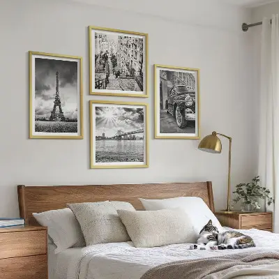 Set de tablouri gata de agățat cu vederi ale orașului, poduri, Turnul Eiffel și mașini
