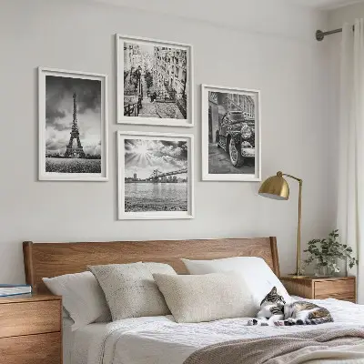 Set de tablouri gata de agățat cu vederi ale orașului, poduri, Turnul Eiffel și mașini