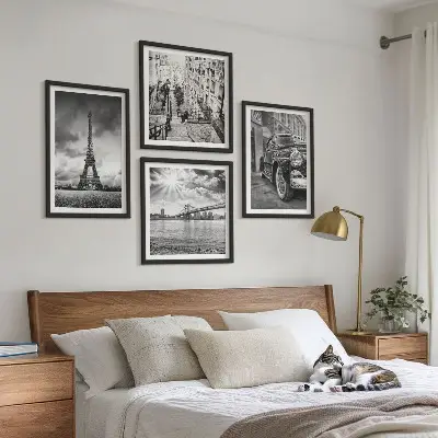 Set de tablouri gata de agățat cu vederi ale orașului, poduri, Turnul Eiffel și mașini