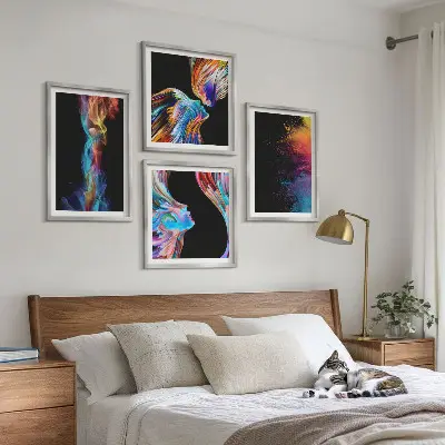 Set de tablouri gata de agățat cu abstracțiuni colorate, fețe și forme