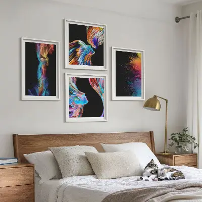 Set de tablouri gata de agățat cu abstracțiuni colorate, fețe și forme