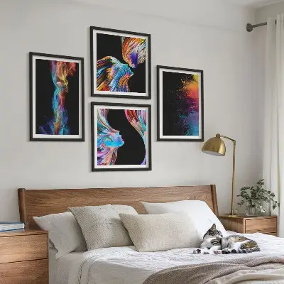 Set de tablouri gata de agățat cu abstracțiuni colorate, fețe și forme