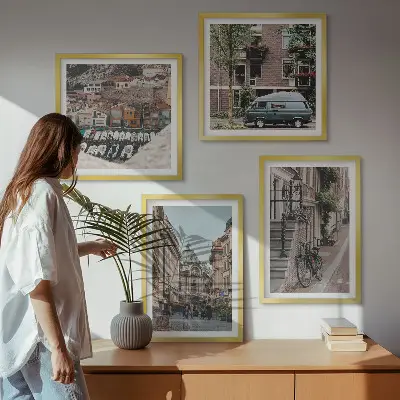 Compoziție de tablouri pentru perete cu vederi ale clădirilor din oraș